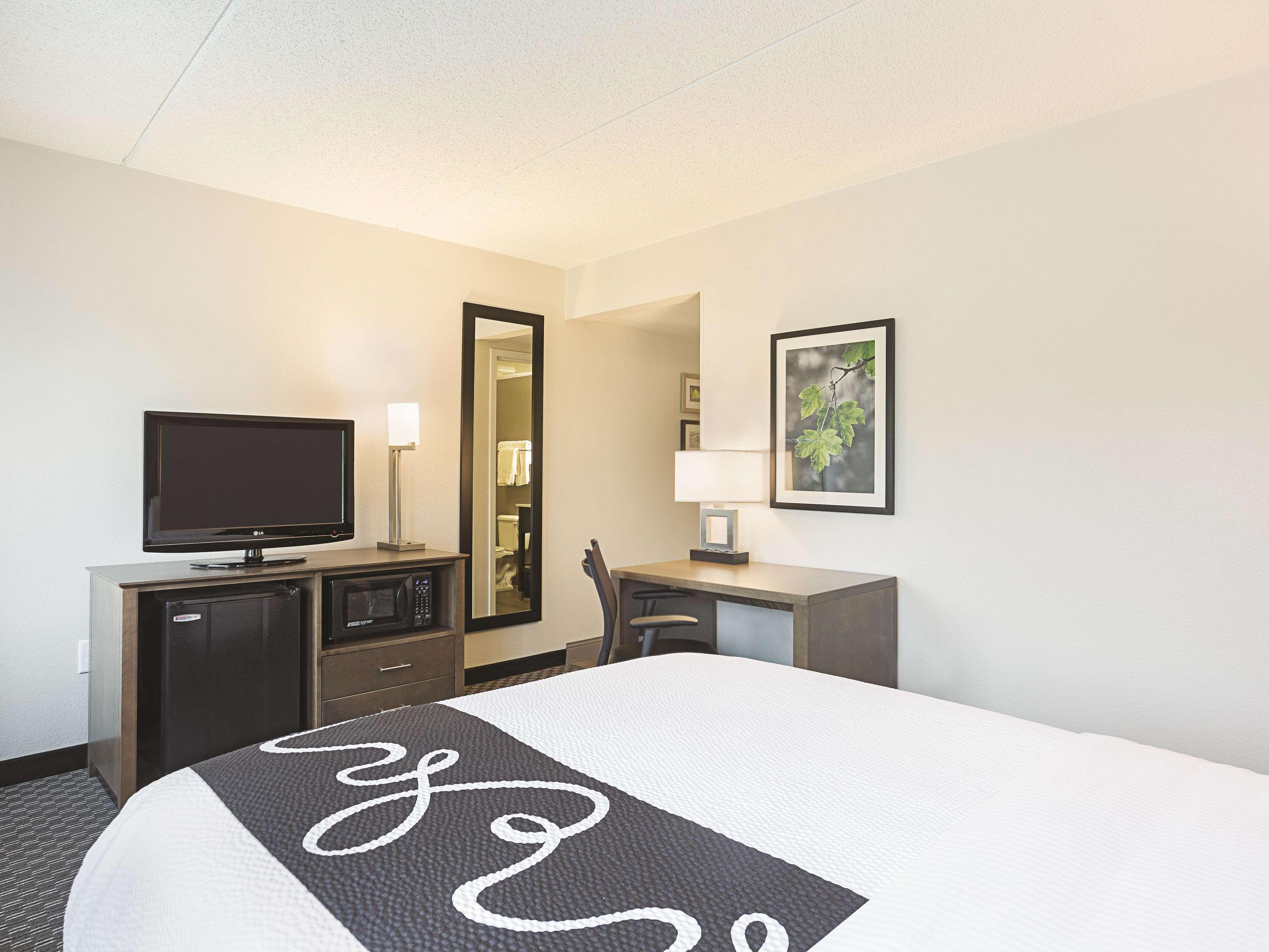La Quinta By Wyndham Baltimore BWI Airport Линтикам Экстерьер фото